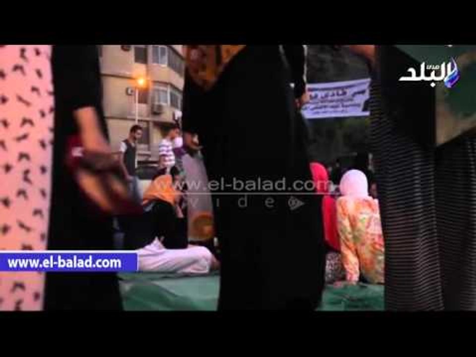 الآلاف يؤدون صلاة العيد بساحة مسجد عمرو بن العاص