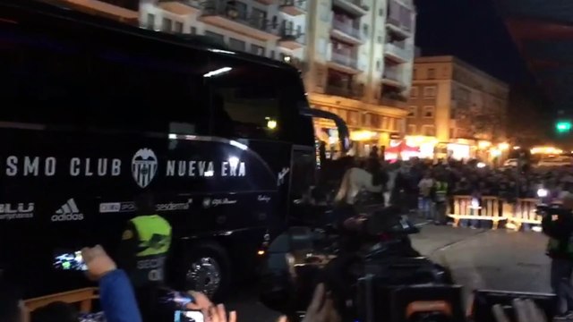 Llegada del Valencia CF a Mestalla para jugar ante el FC Krasnodar