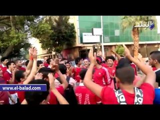 تزايد أعداد جماهير الاهلي أمام النادي للمطالبة برحيل مجلس "طاهر"