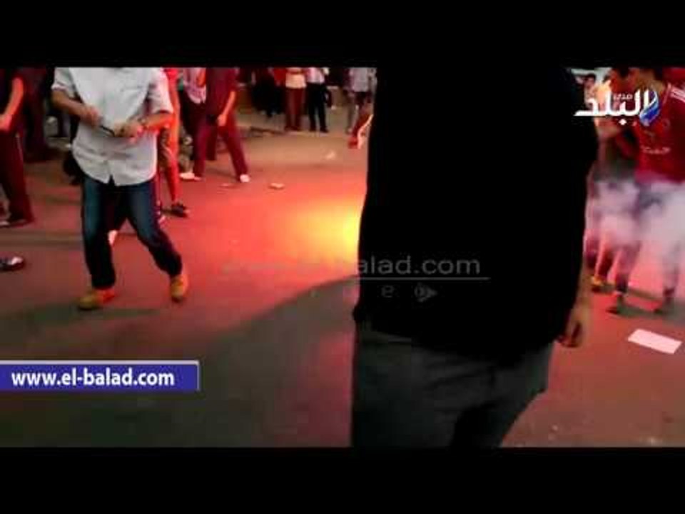 التراس اهلاوى يشعل الشماريخ مهددا بالاعتصام