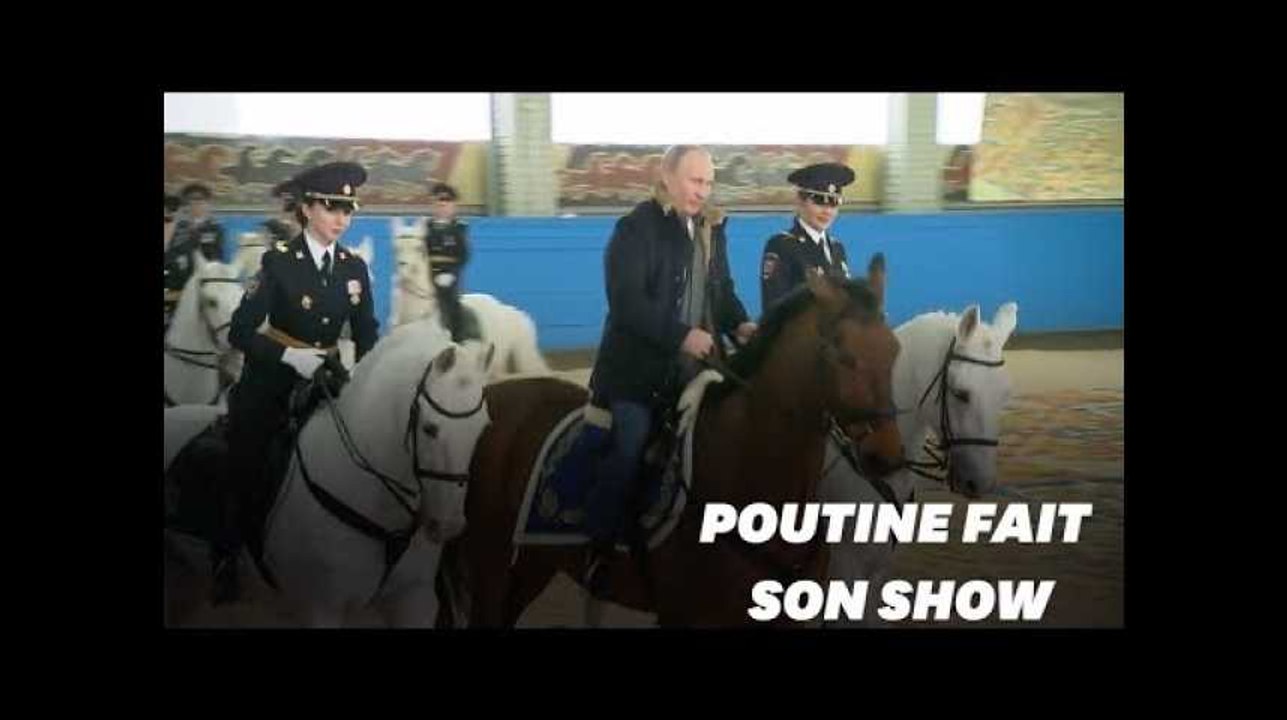 Vladimir Poutine à cheval avec des policières avant le 8 mars