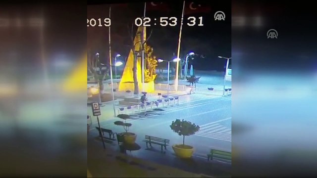 Saksılara zarar veren şüpheli güvenlik kamerasına takıldı - YALOVA