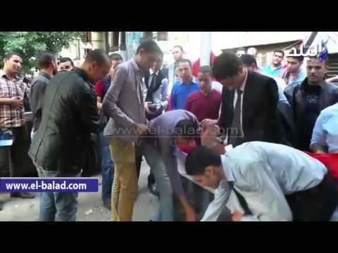 صدى البلد | حملة الماجستير والدكتوراة يحرقون شهادات تخرجهم أمام الوزراء