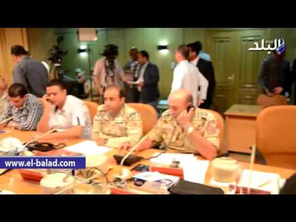 صدى البلد | محافظ قنا يتابع سير جولة الإعادة من داخل غرفة العمليات المركزية