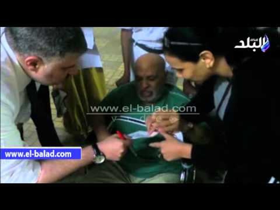 صدى البلد | ناخب مسن يدخل في نوبة بكاء شديدة:"خايف على البلد"