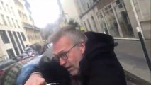 Laurent Ruquier devient hystérique et frappe le journaliste de rue Marc Rylewski