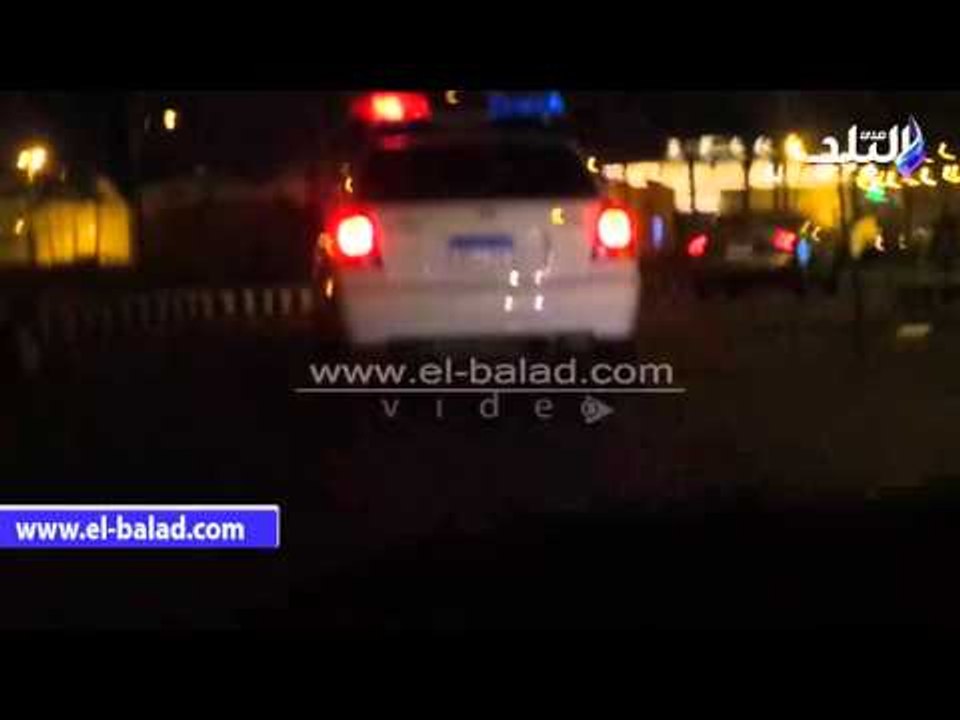 صدى البلد |  سيارة "ملاكى" تعمل "شرطة" داخل مدينتى