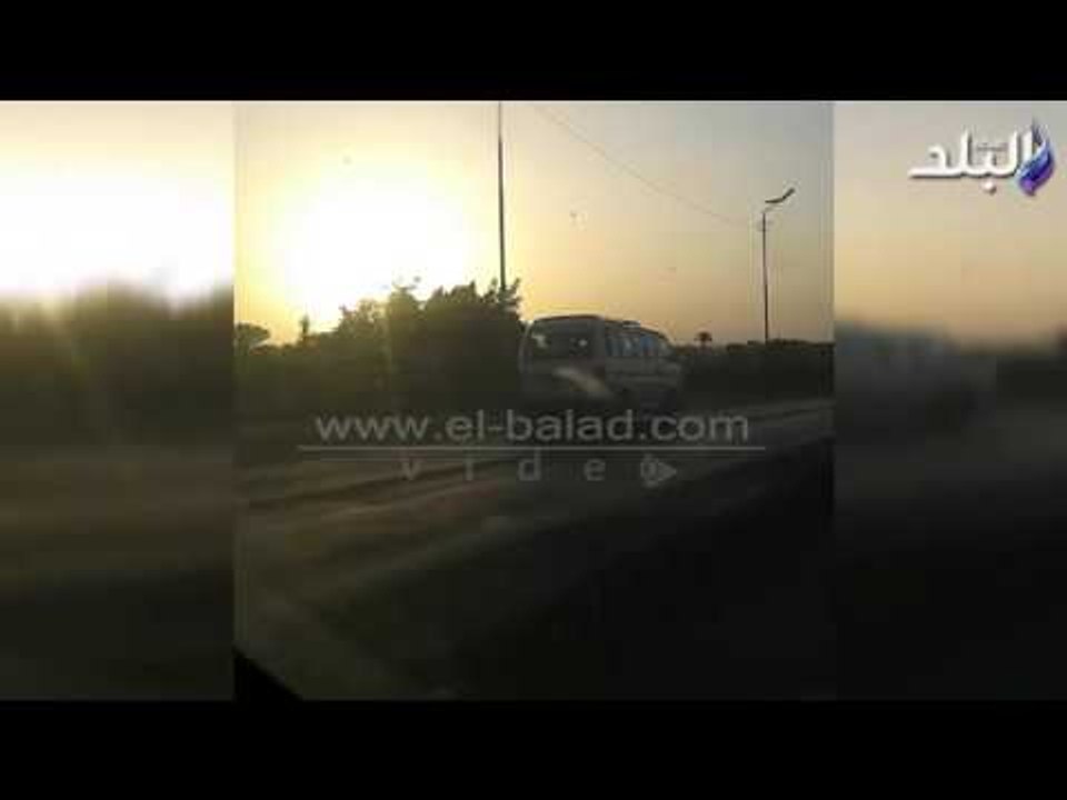 صدى البلد |   سيارات تسير عكس الاتجاه يوميا على كوبري بلبيس بالشرقيه