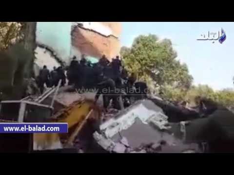 صدى البلد | محافظ الفيوم يتفقد موقع عقارى الصوفى المنهارين