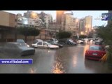 صدى البلد |  أمطار غزيرة متواصلة تسقط على الإسكندرية وتتحول لسيول بالشوارع
