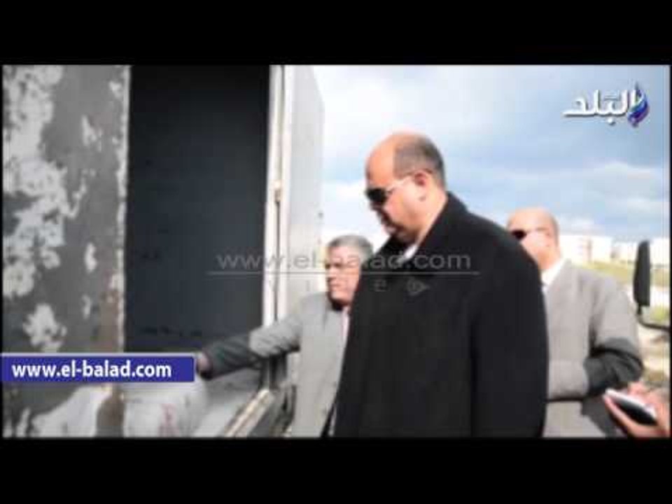 صدى البلد | محافظ مطروح يوزع 20 طن مواد غذائية...