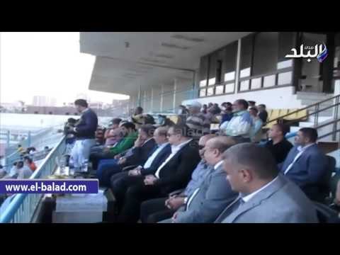 صدى البلد | محافظ الفيوم ومدير الامن يشاهدان مباراة المقاصة ودجلة من المقصورة