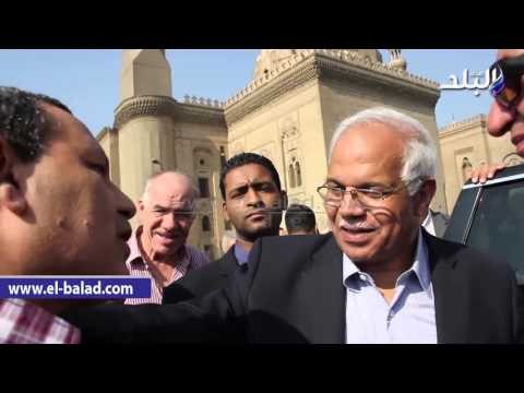 صدى البلد | محافظ القاهرة يقدم الشكولاته للمواطنين بالقلعة