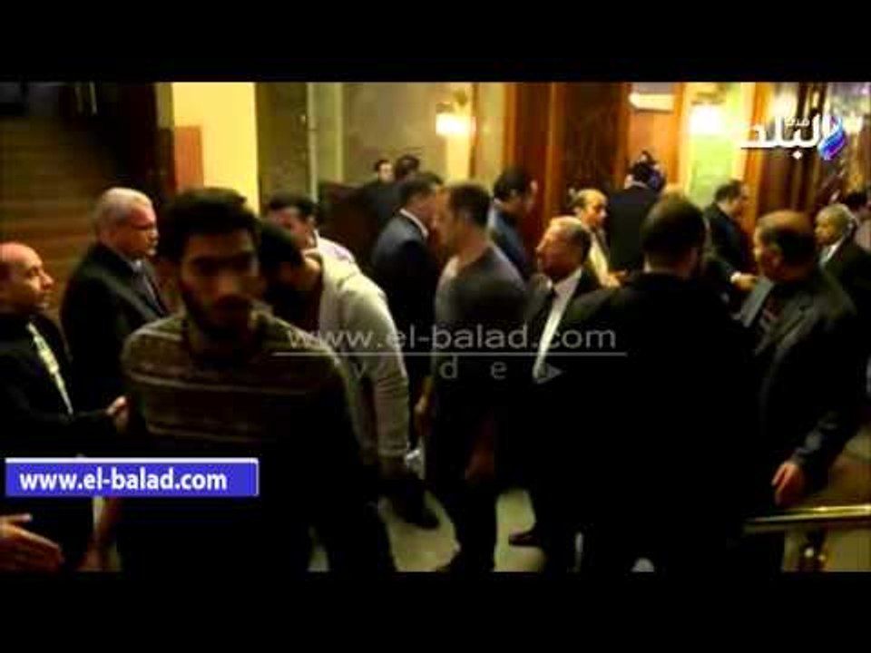 صدى البلد |  وصول هشام جنينة وعصام الأمير لعزاء "صلاح جودة"