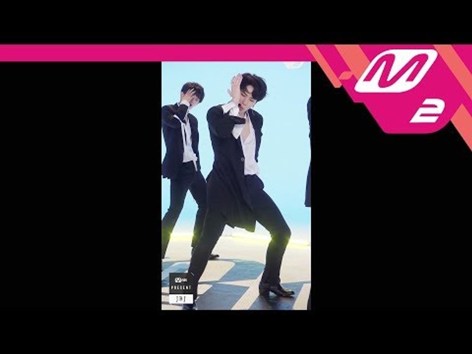 [MPD직캠] JBJ 김동한 직캠 'Fantasy' (JBJ KIM DONG HAN FanCam) | @MNET PRESENT_2017.10.18