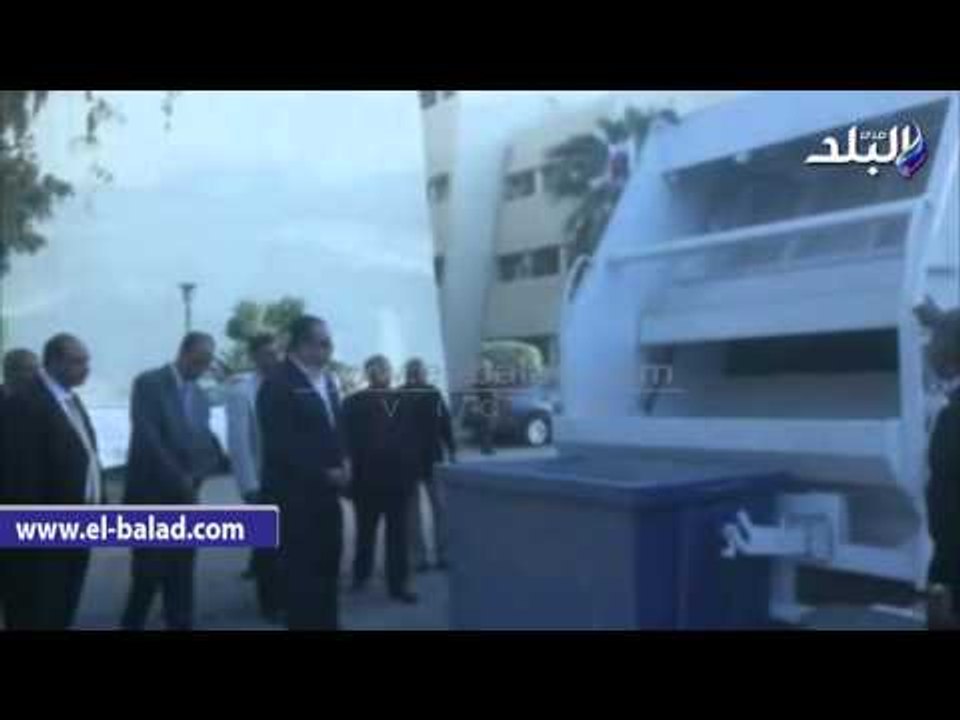 صدى البلد |  سيارتان جديدتان لجمع وكبس القمامة تدخلان الخدمة بالفيوم