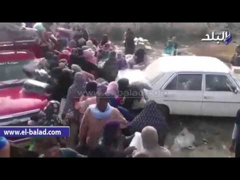 صدى البلد | توزيع مساعدات على المتضررين من السيول بوادى النطرون