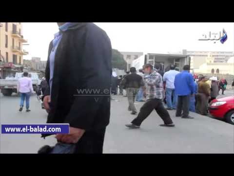 صدى البلد | إقبال المواطنين على شراء السلع الغذائية المخفضة بـ رمسيس