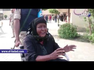 صدى البلد |  مسنة لقوات التامين بـ"الزاوية الحمراء":"ربنا يحميكم وترفعو مصر في العالي"