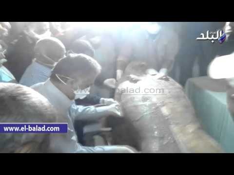 صدى البلد | وزير الآثار يكشف عن تابوت مومياء عنخ اف خونسو بالبر الغربي بالأقصر