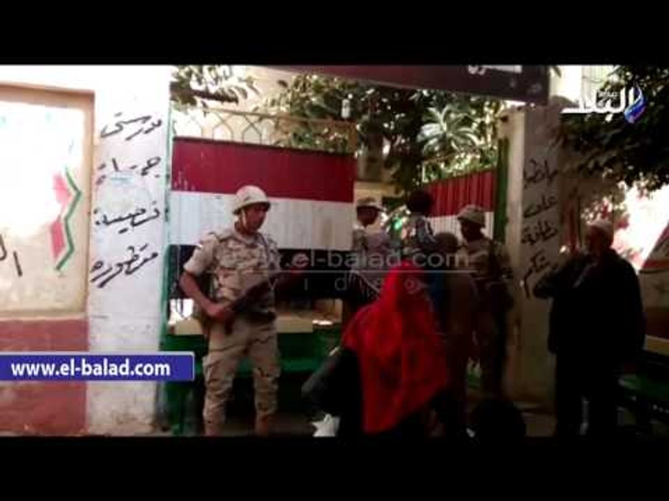 صدى البلد |  إقبال كبير من السيدات على مدرسه الثانوية الفندقيه بالقناطر