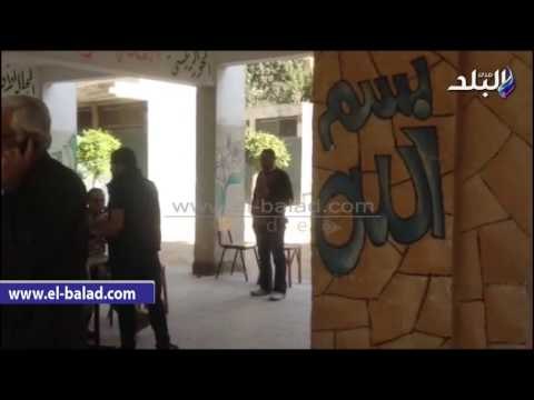 صدى البلد | رجال الأمن يشاهدون التلفزيون في لجنة بالقناطر لقلة الناخبين