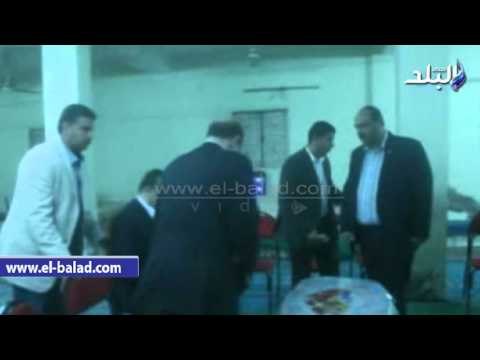 صدى البلد | محافظ الفيوم يؤدي واجب العزاء في شهيد الواجب بـ العدوة