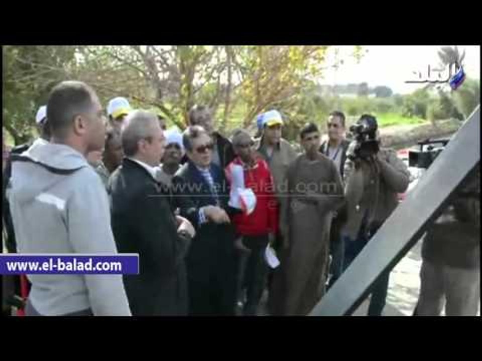 صدى البلد | المنيا  تدشين ماكينة ري بالطاقة الشمسية والمحافظ سندعمها لصغار المزارعين