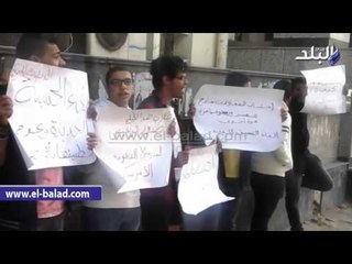 صدى البلد | تظاهر طلاب الدبلومة الأمريكية أمام "التعليم العالي"