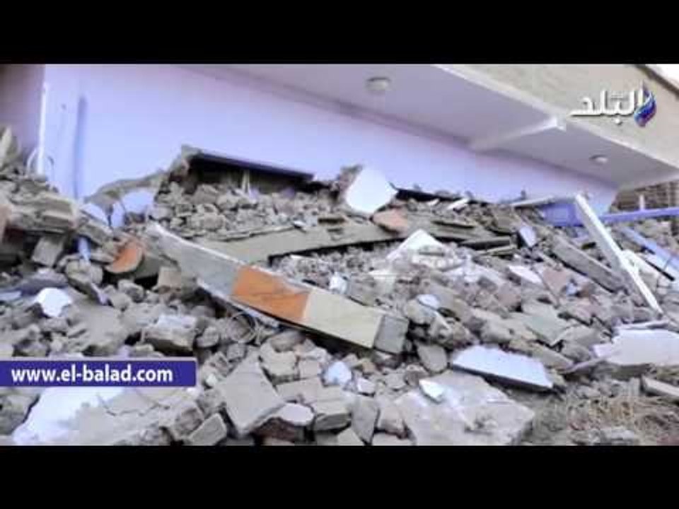 صدى البلد |   نيابة سوهاج تعاين المنزل المنهار بشندويل البلد وتصرح بدفن جثتين