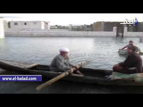 صدى البلد | مصرف القاطع يغرق 6 قرى بالفيوم..والاهالى يتنقلون ب المراكب