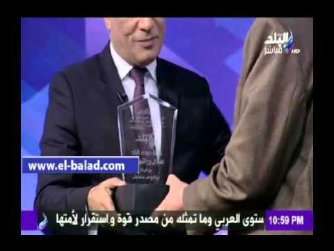 صدى البلد |أحمد موسى يهدى أسر ثلاثة شهداء رحلة عمرة على نفقته