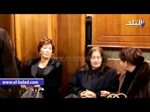 صدى البلد | لبلبة تقدم واجب العزاء لـ الشناوى