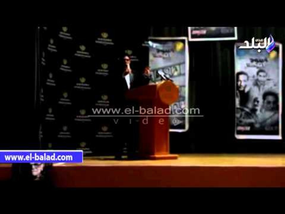 صدى البلد |  وصول الفنانين حفل ابيض واسود لتكري...
