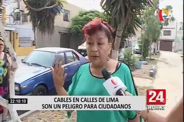 Mujer sufre aparatoso accidente por maraña de cables colgados en La Victoria