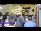 صدى البلد |  فاروق الفيشاوي ينهار خلال تشييع جنازة ممدوح عبد العليم