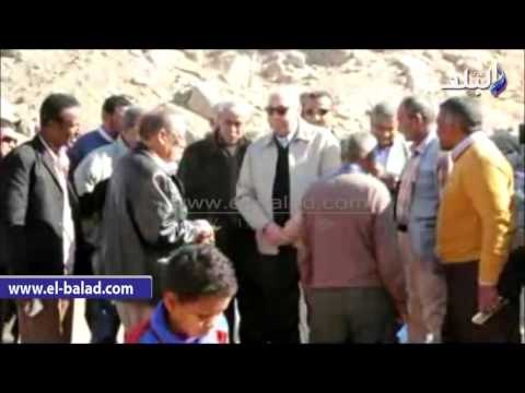 صدى البلد | محافظ أسوان يتابع أعمال احتواء تسرب مياه الصرف الصحي بالكرور