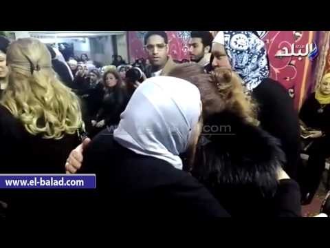 صدى البلد | وصول طاهر أبو زيد ودلال عبد العزيز ونهال عنبر لعزاء حمدي أحمد‎
