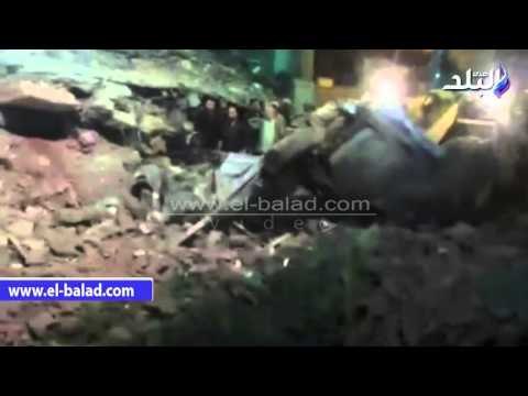 صدى البلد | إستخراج سيارة من أسفل عقار منيا القمح بالشرقية