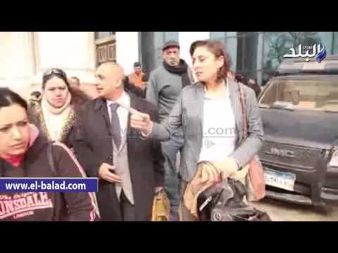 صدى البلد | منى عراقى تغادر المحكمة على موتوسيكل