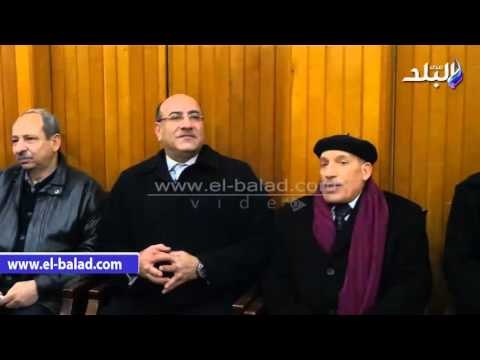 صدى البلد | وصول هشام جنينة وفيفي عبده لعزاء الفنان حمدي أحمد‎