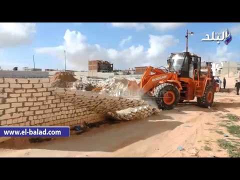 صدى البلد | تنفيذ 6 قرارات إزالة لمنشآت ومحلات في مطروح