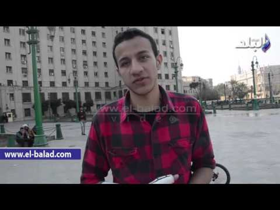 المتزلجون يقدمون عروضا بميدان التحرير