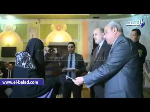 صدى البلد | محافظ المنيا يكرم أسر شهداء الشرطة