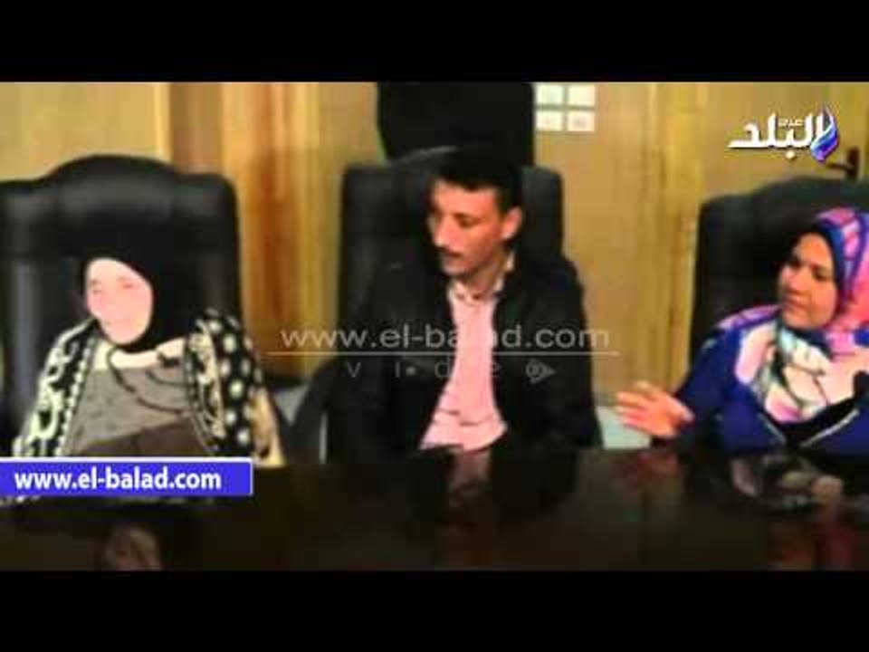 صدى البلد |  "محافظ الفيوم" يكرم مسنة محت أميتها والتحقت بالشهادة الإعدادية