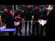 صدى البلد | مواطنون يوزعون "الورود" على ضباط الشرطة بالتحرير