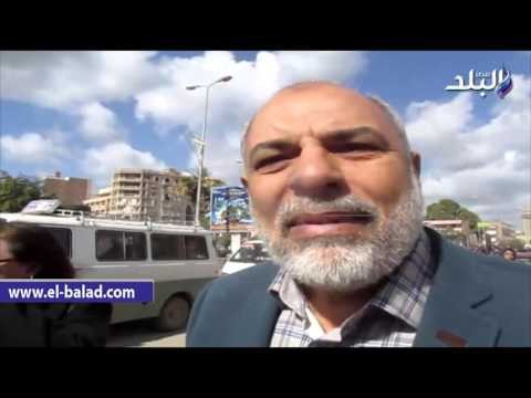 صدى البلد | مواطن بالفيوم يوزع الحلوى إحتفالا بعيد الشرطة و25 يناير