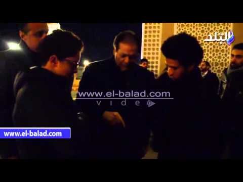 صدى البلد | محمد أبو العينين محتضناً أبناء «عصام التوني»: «أنتم أولادي»