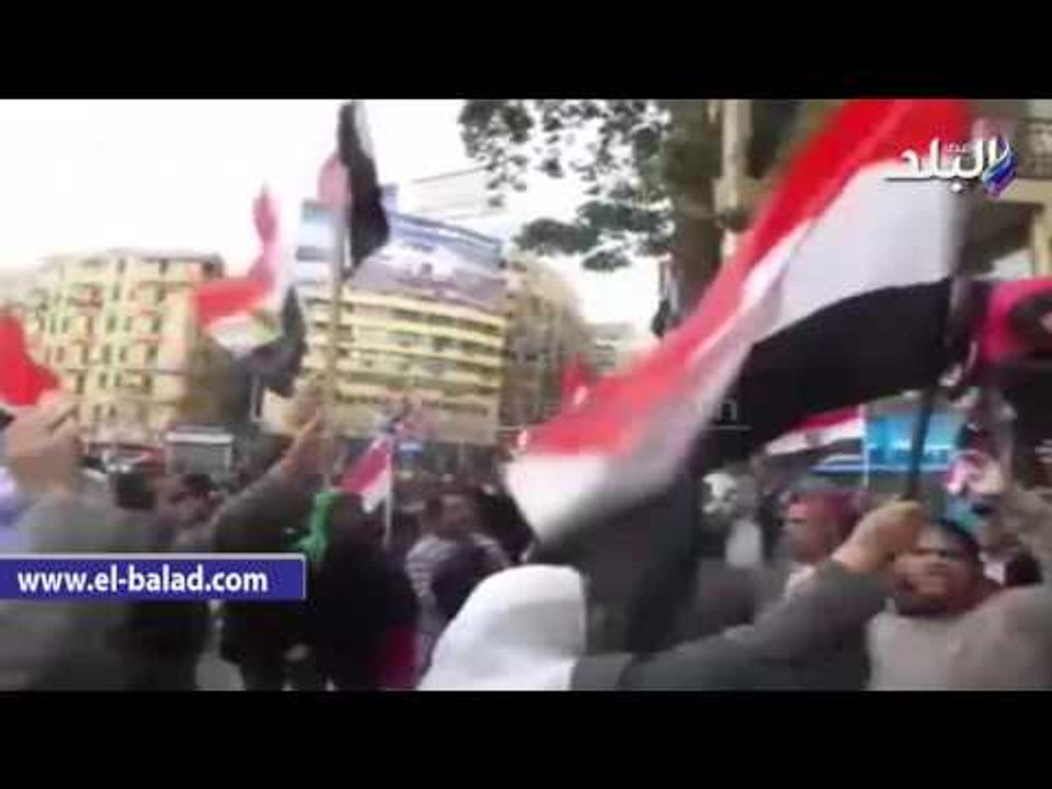 صدى البلد | مسيرة للمواطنين بالتحرير وسط هتاف "الجيش والشعب إيد واحدة"
