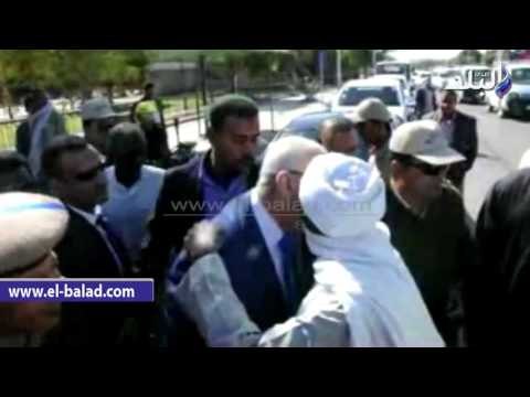 صدى البلد | محافظ أسوان يتفقد الكمائن الأمنية لتهنئة الشرطة بعيدها